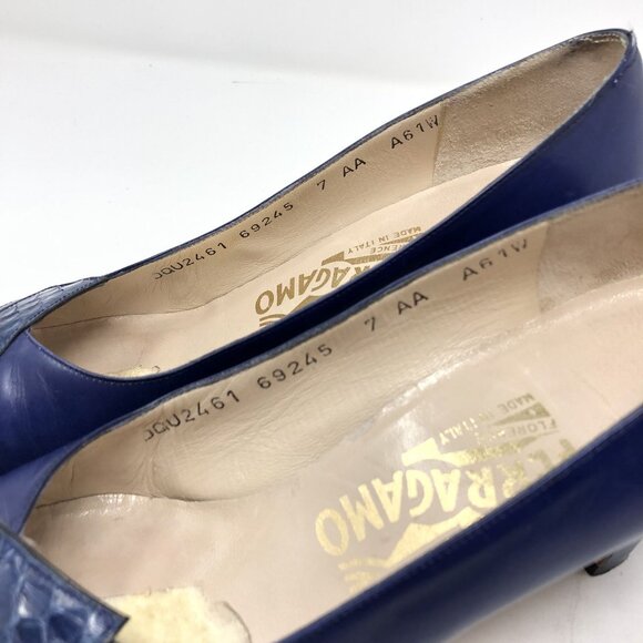 Salvatore Ferragamo Blue Leather Mid-Heel Pumps Textured Size 7 AA Vintage Italy - Picture 10 of 13